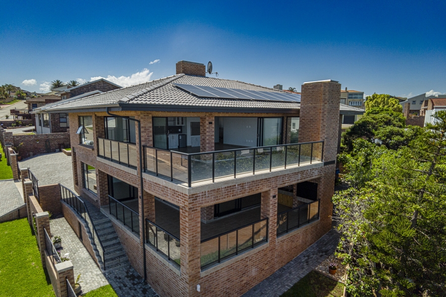 4 Bedroom Property for Sale in Wavecrest Eastern Cape